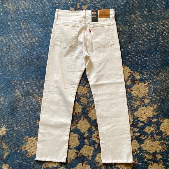 NWT Levi's Wedgie Straight Jean in Cold Feet - Picture 5 of 5